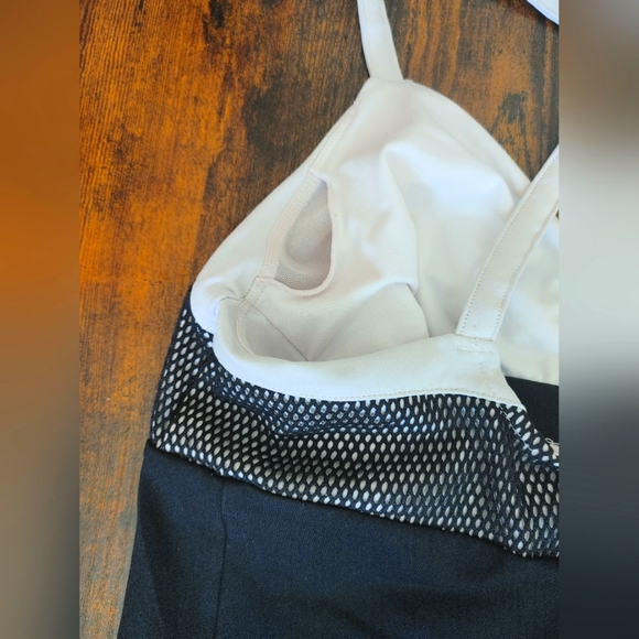 ALO Yoga/Pilates top Size XS - Picture 8 of 13